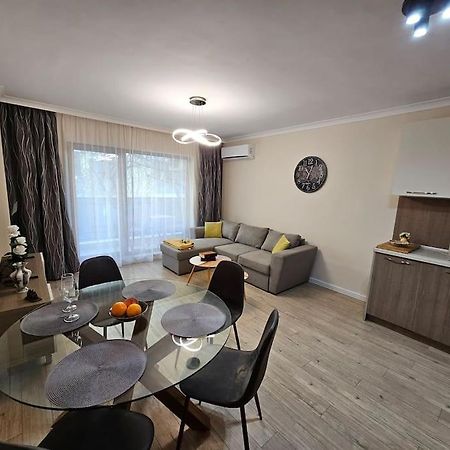 Serenity In The Heart Of Varna With Parking Exterior photo