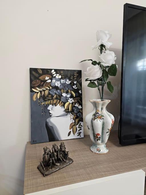 Serenity In The Heart Of Varna With Parking Exterior photo