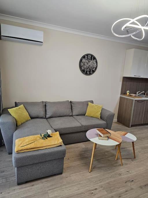 Serenity In The Heart Of Varna With Parking Exterior photo