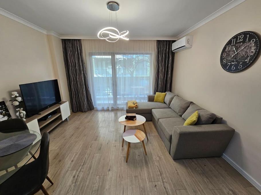 Serenity In The Heart Of Varna With Parking Exterior photo