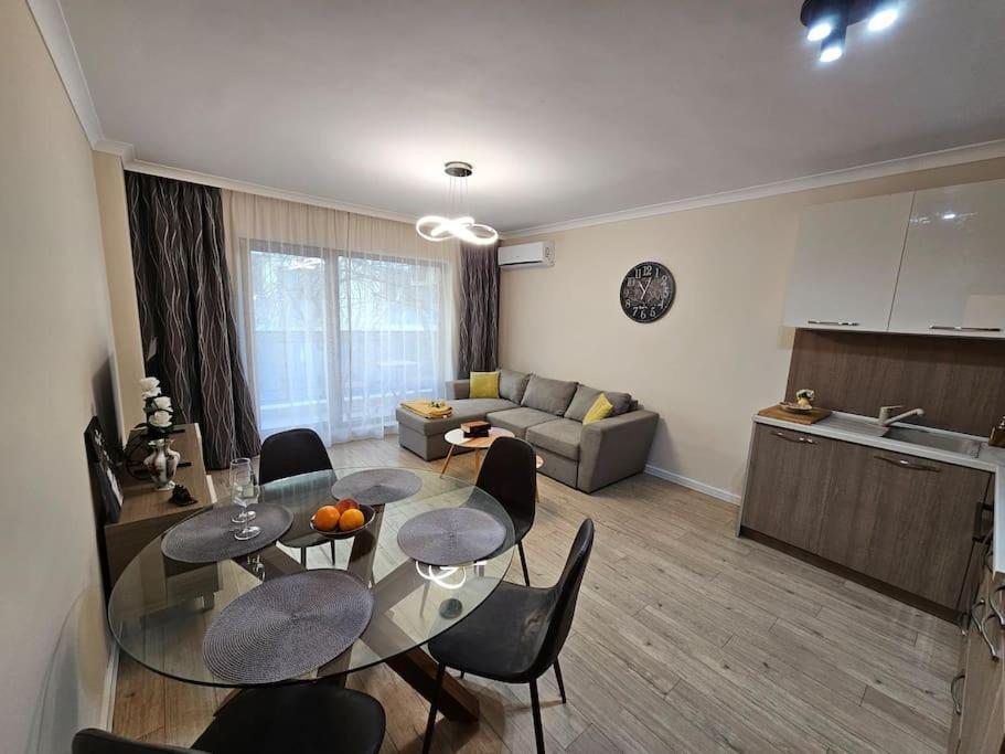Serenity In The Heart Of Varna With Parking Exterior photo